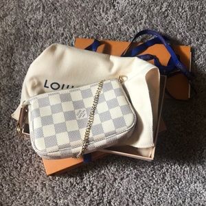 ❌❌SOLD❌❌ LOUIS VUITTON MINI POCHETTE